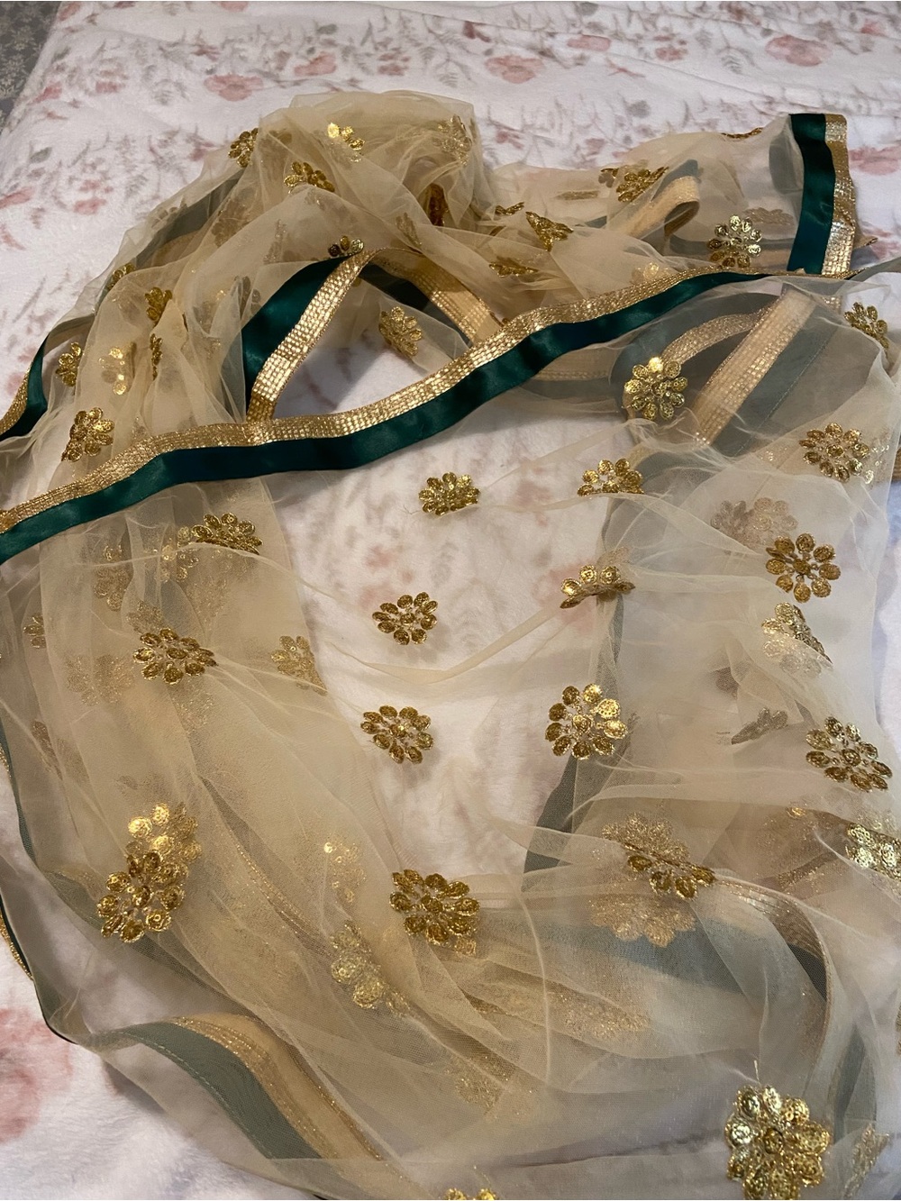 Indian Elegant Floral Gold Sequin Cream and Green Women's Net Scarf Dupatta Veil - Picture 6 of 6